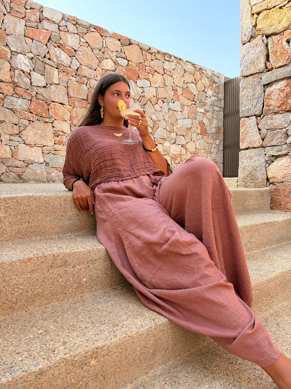 Styling Linen Pants: From Beach to Dinner